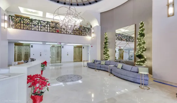 Lobby elevator