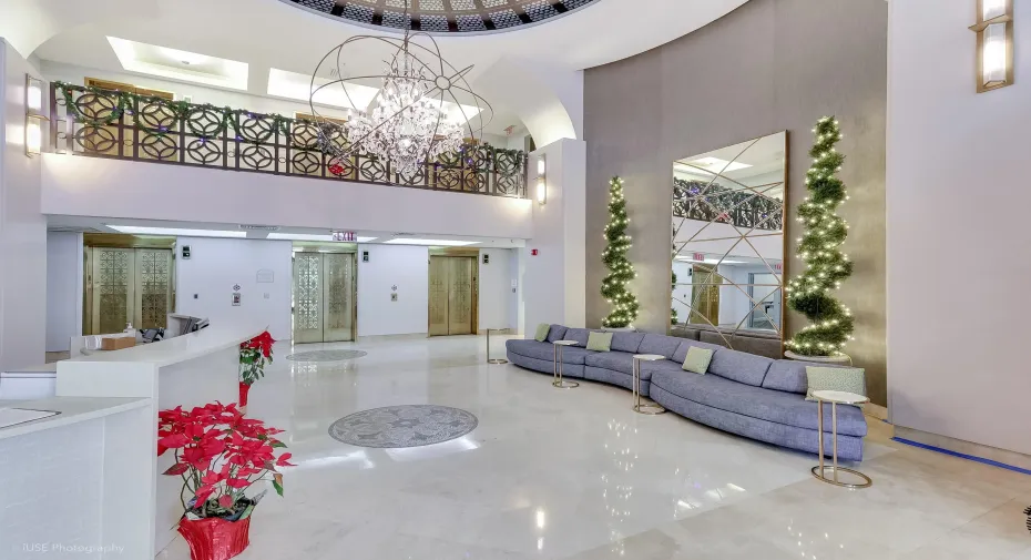 Lobby elevator