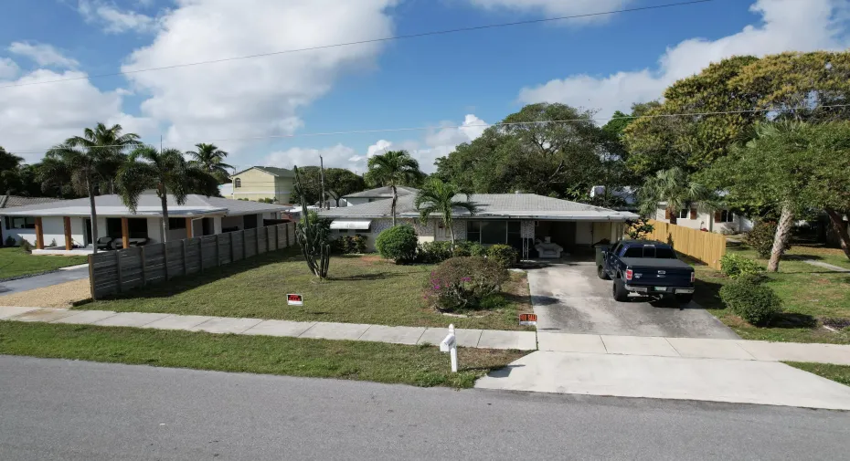 910 SE 3rd