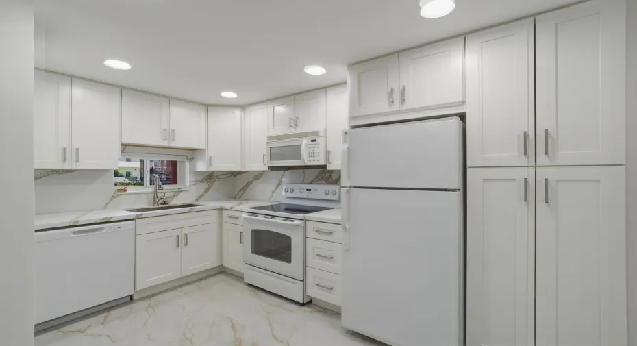 1. Full Kitchen USE