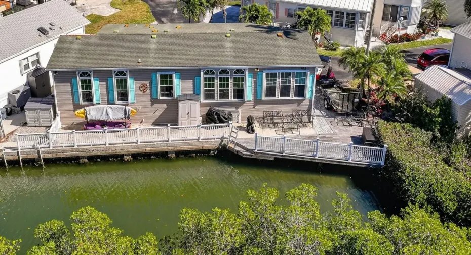 Coastal glamour meets boaters paradise