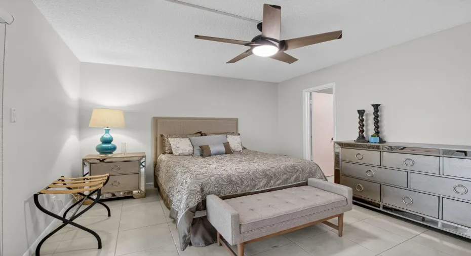 1037 Berkshire D, furnished Bedroom