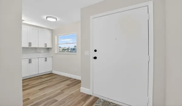 Front door /kitchen