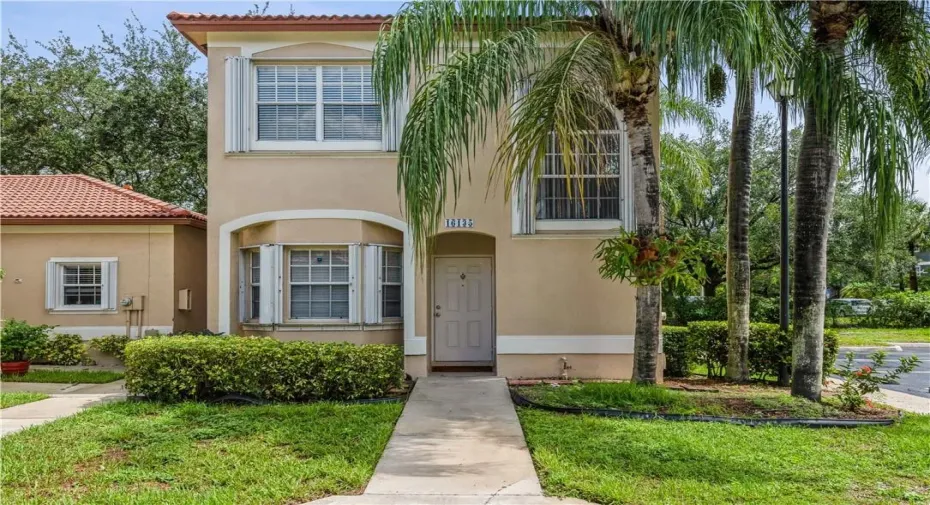 Adorable townhome that absolutely feels like a single family home.