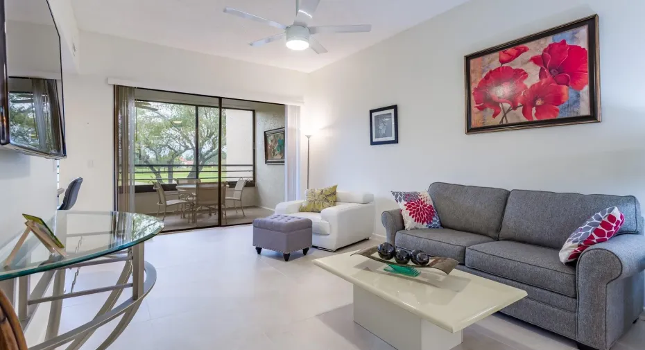 LIVING ROOM LOOKING TOWARD GOLF COURSE