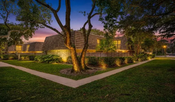 10_exterior_corner_twilight