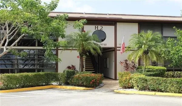 9728 S Belfort Circle - Entrance