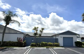 3/2 plus Garage and Large Courtyard Patio
