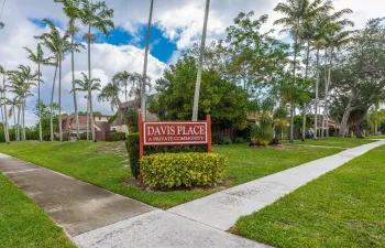 2941GenoaPlaceWPB-1