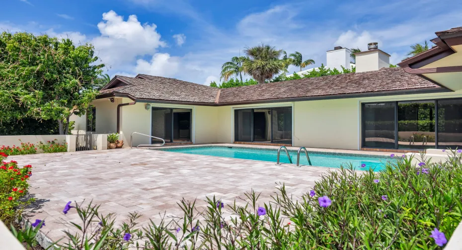 Large outdoor space w/ pool