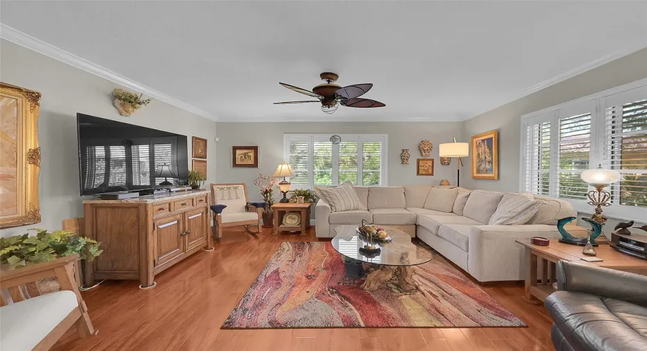 Beautiful light & bright NE corner location...