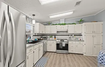 Imagine Family Meals in this wonderful kitchen!