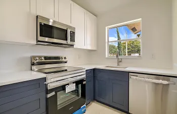300 NE 42nd St -11