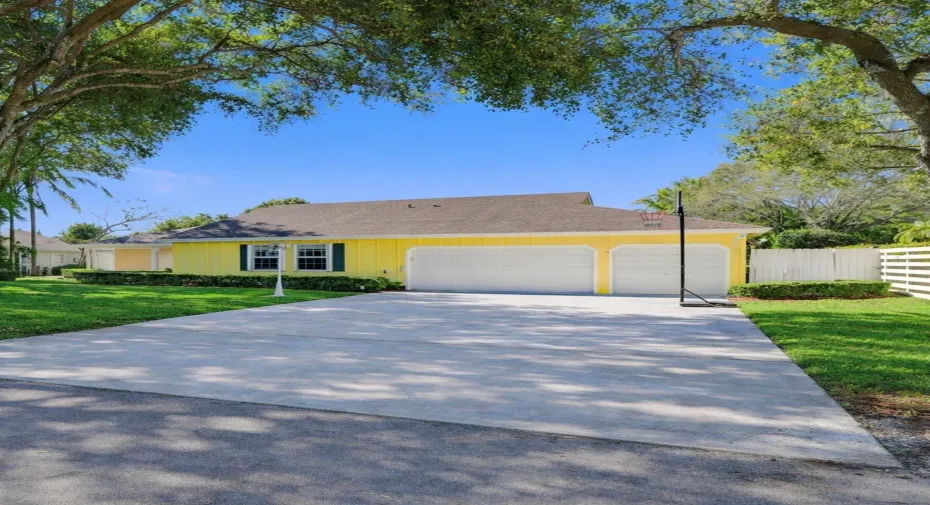 Large driveway for extra parking.