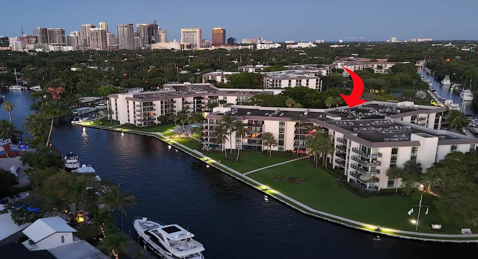 River Reach is a gorgeous, gated waterfront community located in the very desirable downtown Fort Lauderdale neighborhood of Tarpon River.