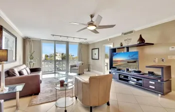 Living Room Photo #5
