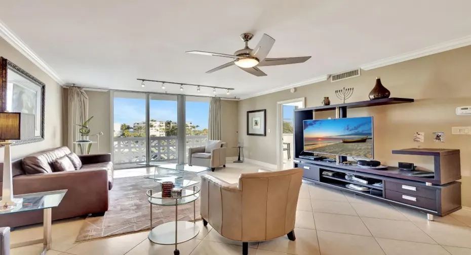 Living Room Photo #5