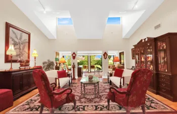 Vaulted Ceilings, Bright Natural Light