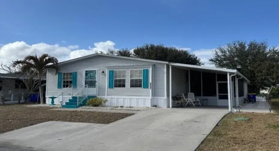 Enjoy Florida Living in a newer Remodeled Home!