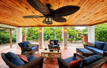 137 Auburn Patio & Lush Landscaping