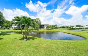 Lake & golf views!