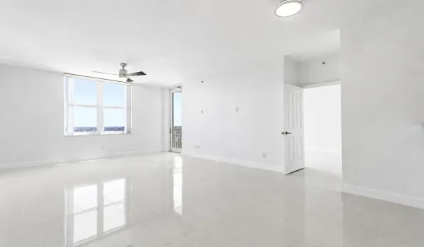 JASON TAUB REAL ESTATE BROKER