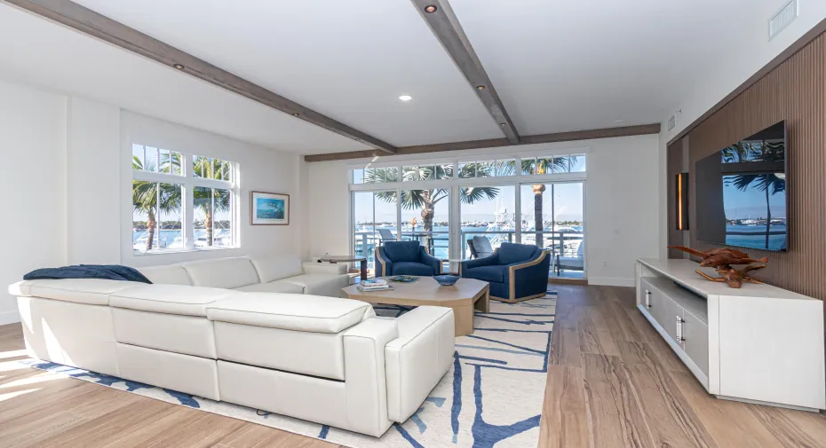 01 184 Lake Dr. Suite 200-