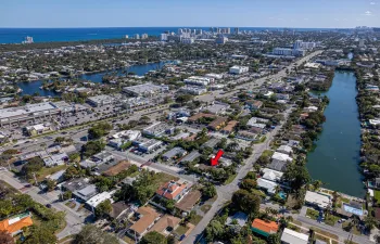 Highly Desirable Location walk to shopping, fine dining, 1.5 miles to Beach