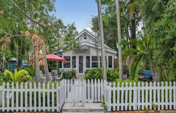 605 SW 6 Ave with your white picket fence, front yard and entrance from 6 Avenue
