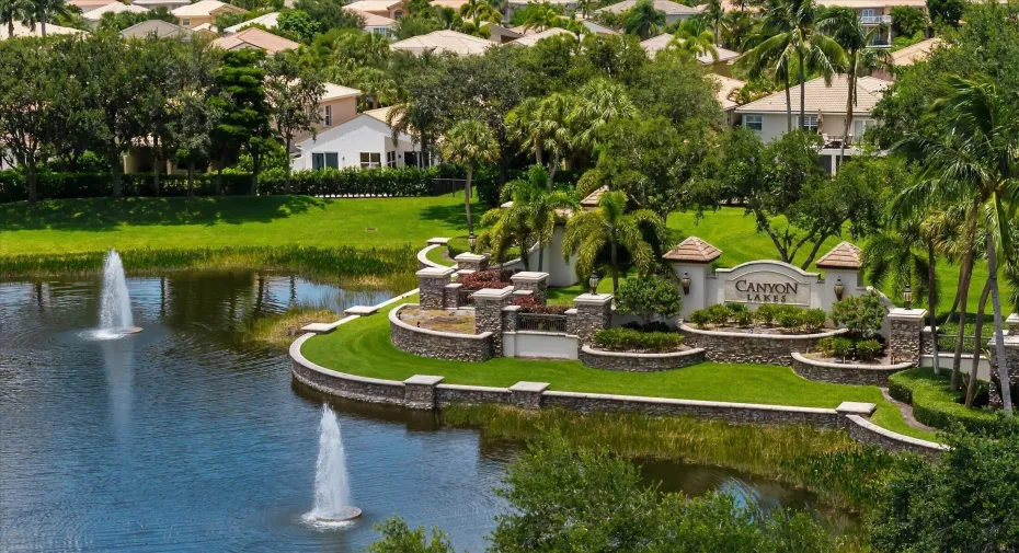 CANYON LAKES- The desirable family & pet friendly community