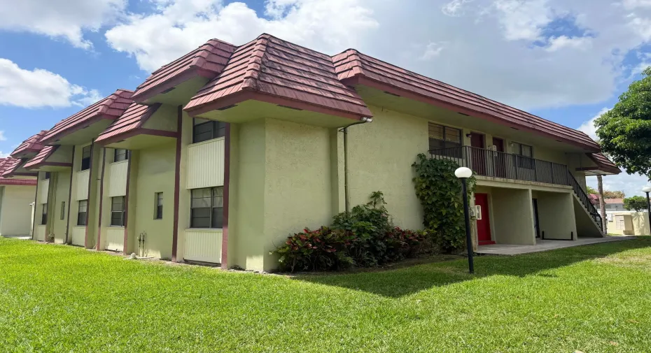Front Exterior Corner Unit