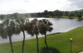 Direct Top Floor Lake Views