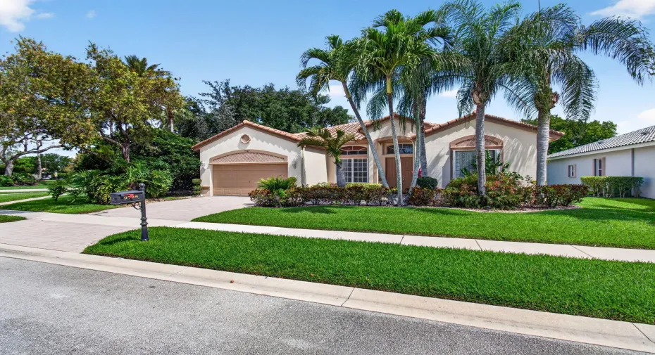 ESTATE HOME PREMIUM CORNER LONG LAKE LOT