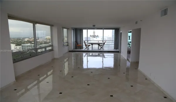 Living / Dining, 360 views, Flow Through Layout
Water and City Views