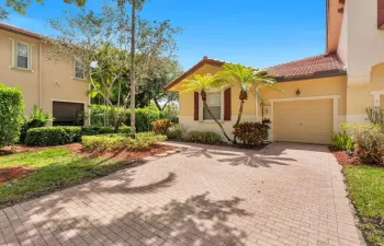 Tuscany Heron Bay Corner Home steps to pool on cul-de-sac Lot. Fee Simpe