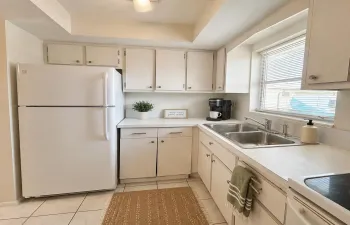 VIRTUALLY STAGED KITCHEN