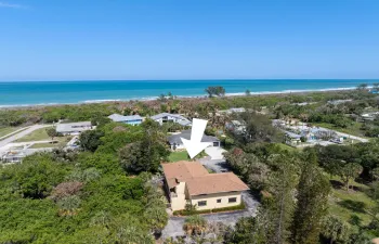 One block away from the beach!