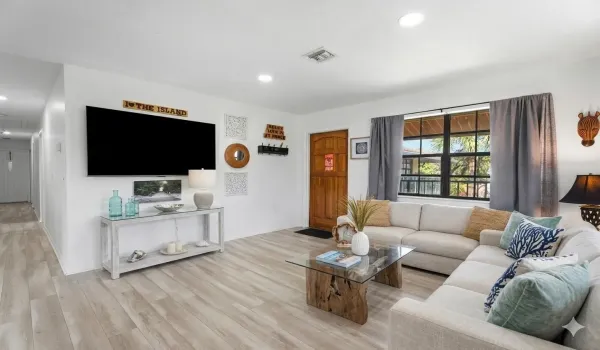 Living room virtuall staged