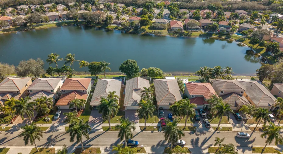 3800 Woodfield Dr-44