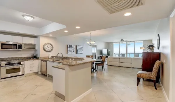 12-web-or-mls-Lake Shore Dr-012