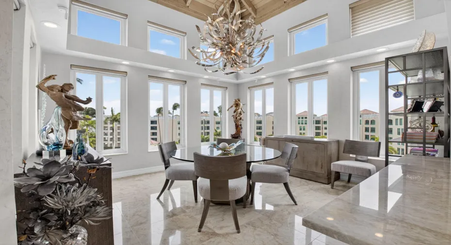 STUNNING WATERFRONT DINING