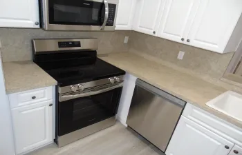 MICROWAVE BUILT IN. SMOOTHTOP RANGE