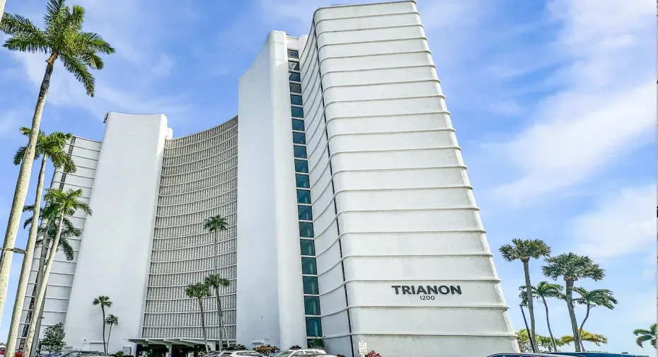 Quietly iconic.
Set along the Intracoastal with sweeping views of Palm Beach, Trianon offers a lifestyle anchored in ease, elegance, and proximity.