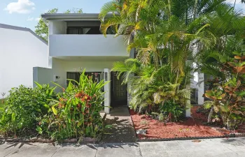 1-web-or-mls-NE 25th Ave apt 221b-S2801-