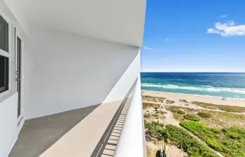 33 Balcony 04