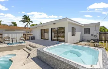 Private Pool, Spa, fenced back yard