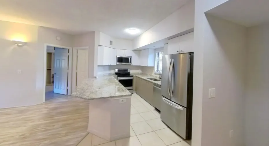 2105-Lavers-Cir-Kitchen 1