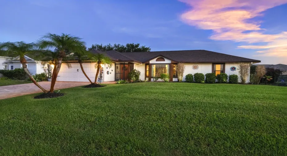 686 SW Hoffenberg Dr-037