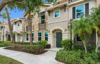 3 Bedroom Townhouse w attached garage