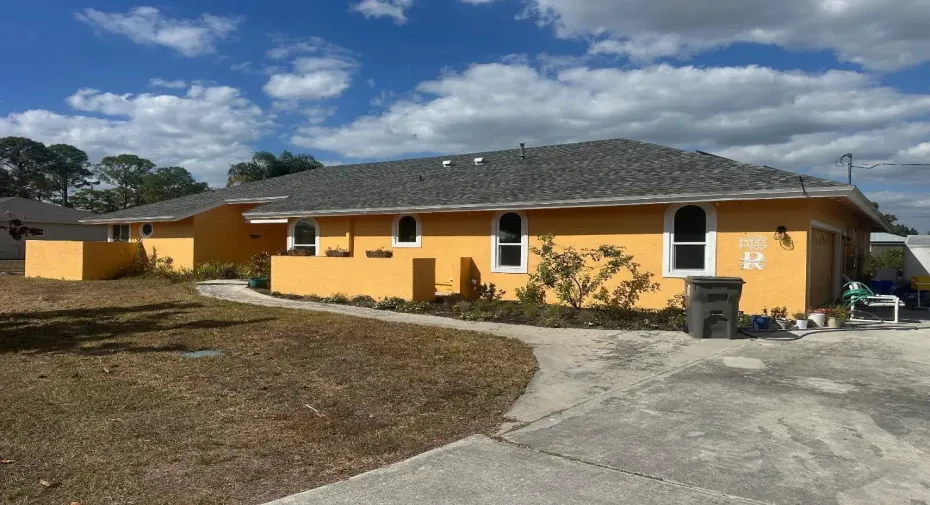 15185 Tangelo driveway